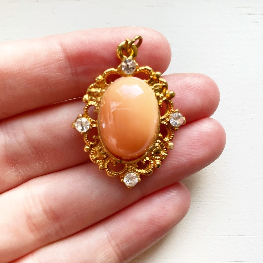 🟠Vintage gold & orange bead cameo jewelry pendant